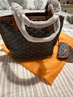 Classic Brown Canvas Pattern bag & card holder